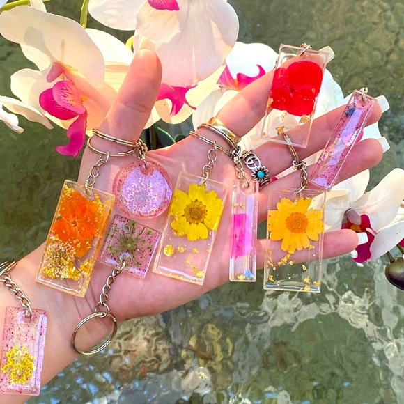 Pack of 3 Flower Resin Keychain Mystery Bundle - Picture 7 of 13